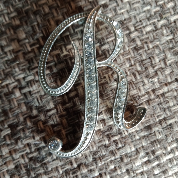 Source Unknown Jewelry - Silver colored "R" Brooch with Rhinestones